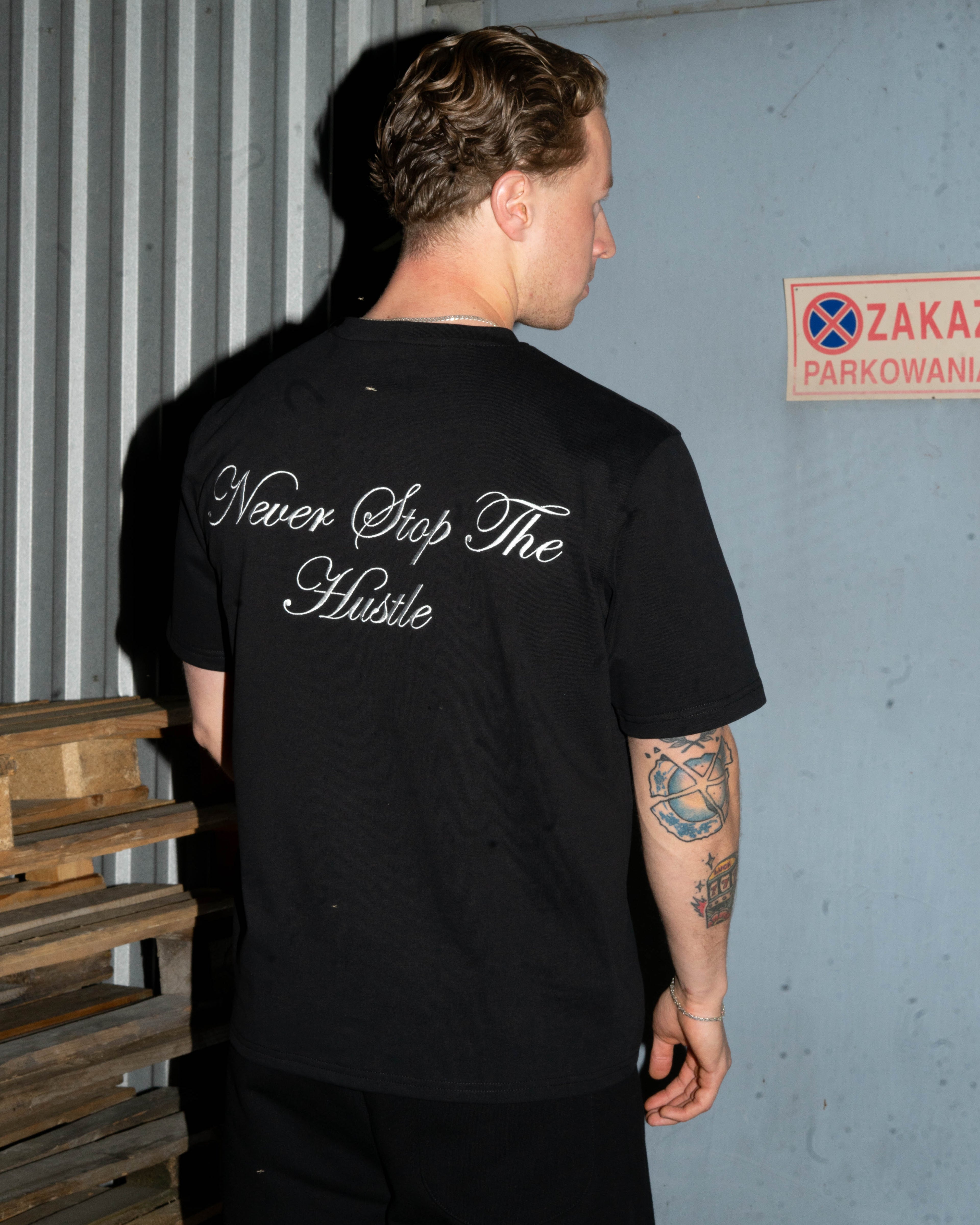 Czarny T-SHIRT HUSTLE