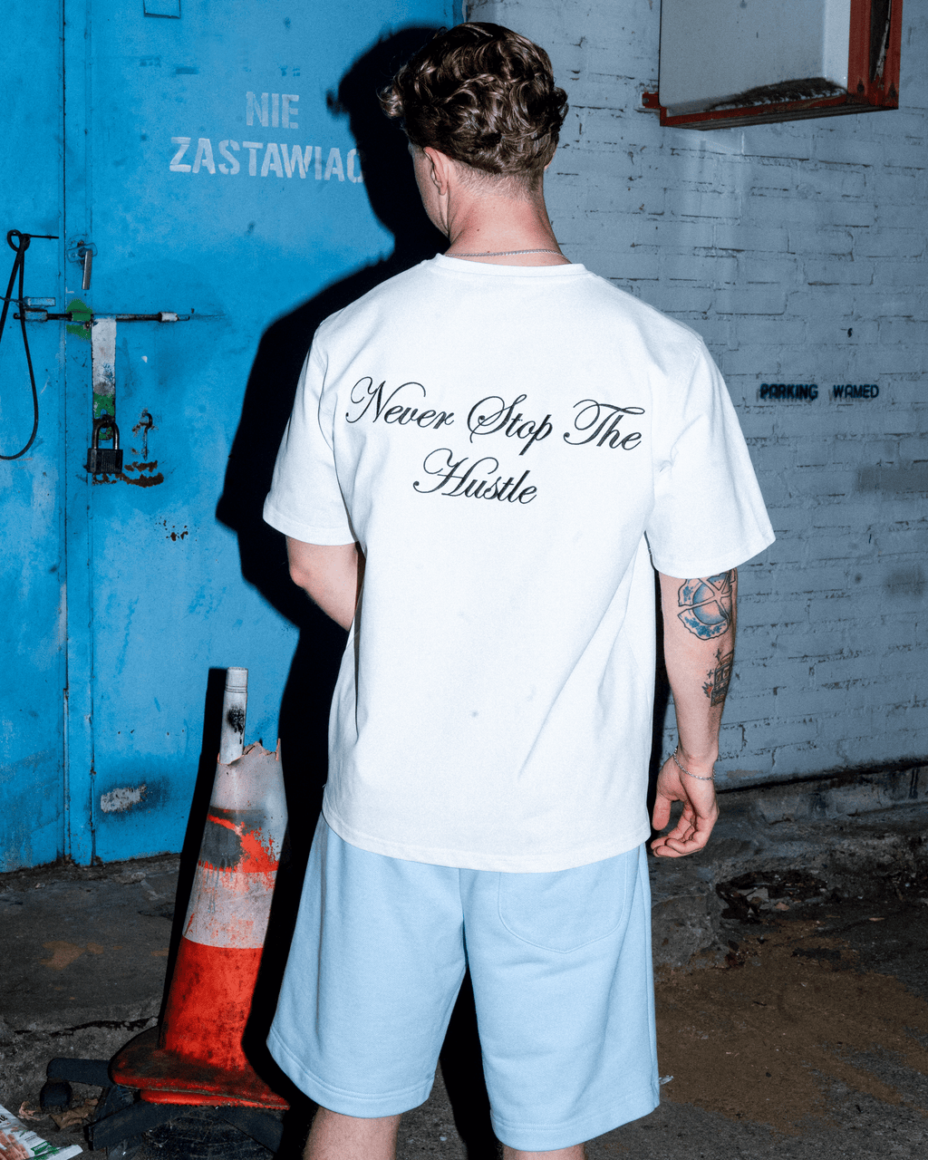 BIAŁY T-SHIRT HUSTLE